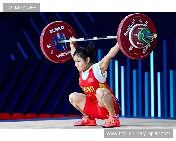 中国举重队稳定发挥连破重量